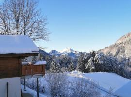 Confortable chalet avec magnifique vue en Gruyère.，位于沙尔梅的酒店