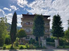 Camping & Guest House Herges，位于Udënisht的酒店