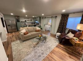 Utah Valley Retreat - Luxurious Self check-in Apt, UVU BYU, EV Charge，位于奥勒姆Flathead Lift附近的酒店