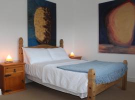 Malin Head SolasTobann ArtHouse Room 1 En-suite，位于Malin Head的海滩短租房
