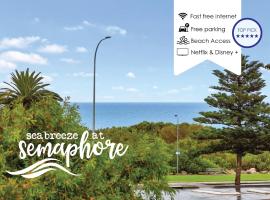Seabreeze at Semaphore #8 - On the Esplanade，位于撒马佛南澳大利亚皇家游艇中队码头附近的酒店