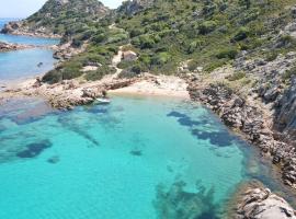 Apartments in Residence with swimming pool in Cala Girgolu，位于蒙特佩特罗素的酒店