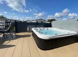 Puddleducks, Dog Friendly Hot Tub Lodge