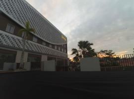 Grand Kolopaking Hotel，位于Kebumen的酒店