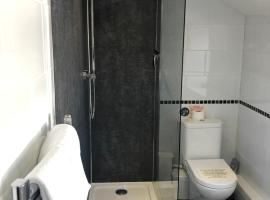 海豚宾馆，位于彭赞斯的宾馆