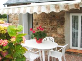 Holiday home in beautiful Breton estate, Lanmodez，位于Lanmodez的酒店