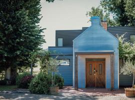 Lusso - Boutique Accommodation，位于Whitfield的酒店