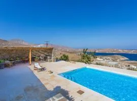 Spacious 6 bdrm Stone Villa with Pool