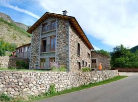 Casa Rural Las Verdes l y II，位于Torre de Babia的乡间豪华旅馆