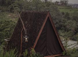 KAMPUNG KOPI CAMP，位于Pujungan的露营地