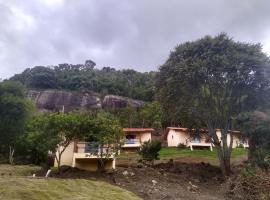 Pousada Pedra Grande，位于布埃诺布兰当的山林小屋