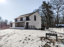 Campfire Lodge - Luxury Cabin, Kid Friendly, Kaaterskill Falls, Hunter Mountain，位于Palenville的酒店