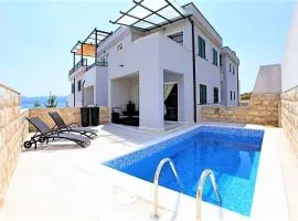 Apartment Bol A6 with Pool from 45 EUR per Person