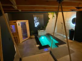 Pasithéa Loft Spa Privatif，位于加来Calais Railway Station附近的酒店