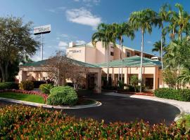 迈阿密湖万怡酒店，位于迈阿密湖的酒店