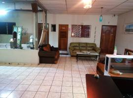 Hotel los Héroes，位于Cojutepeque的酒店