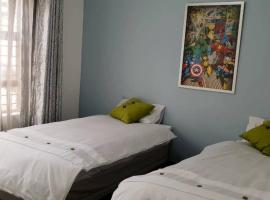 Sunny Spacious Northriding Apartment Uncapped Wifi，位于Northriding的酒店