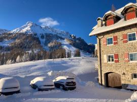 Renoviertes Apartment mit Terrasse an der Piste mit kostenlosen WiFi，位于卡雷扎湖的酒店