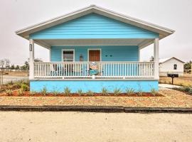 Family-Friendly Home, Walk to Steinhatchee River!，位于Steinhatchee的酒店