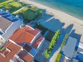 Villa Omega - Beachfront, Garden, BBQ