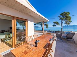 Seafront Villa Mar i Pins by Sealand Villas，位于波连萨港的酒店