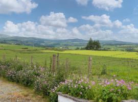 Summer Cottage located in rural Welsh Countryside, beautiful mountain views, Ideal for Snowdonia walkers，位于格夫塞林的酒店