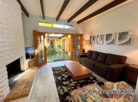 Atrium Palm Springs - G A Y mens Resort，位于棕榈泉的酒店