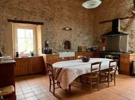 Domaine de Fangal, Pgeonnier 2p, maison 8p - piscine 25m - gîtes climatisés