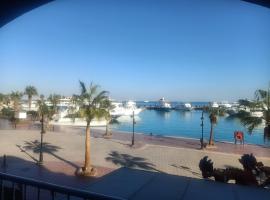 new marina heart of Hurghada，位于赫尔格达赫尔格达市中心 - 萨加拉广场附近的酒店