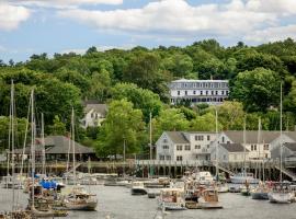 Camden Harbour Inn a member of Small Luxury Hotels，位于卡姆登的酒店
