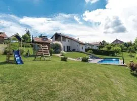 Three-Bedroom Holiday Home In Starjak