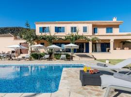 Villa Etruria close to Playa d'en Bossa，位于圣何塞德萨塔莱阿的带按摩浴缸的酒店