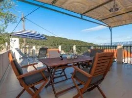 Gorgeous Home In Stari Grad With Wifi
