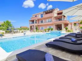 Stunning Apartment In Grebastica With 2 Bedrooms, Jacuzzi And Wifi