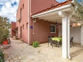3 Bedroom Lovely Home In Rab