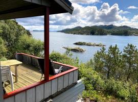 Bergen/Sotra:Waterfront cabin(s).Boat.Fish.Jacuzzi，位于Haganes的度假屋