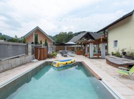 Impressive Holiday Home in Pinsdorf with Swimming Pool，位于Pinsdorf的酒店