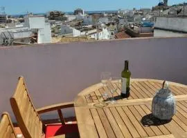 Quirky townhouse with a seaview roof terrace