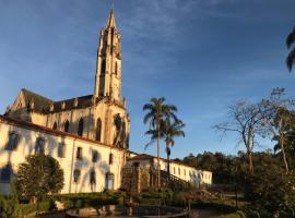 Santuário do Caraça，位于圣巴巴拉的酒店
