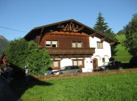 Comfortable Apartment near Arlberg Ski Area in Tyrol，位于佩特诺伊阿尔贝格的公寓