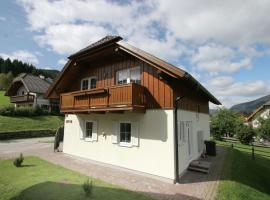 Holiday home in Salzburg Lungau near the ski slope，位于隆高地区圣玛格丽滕的酒店