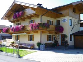 Nice apartment in Westendorf Tyrol near ski area，位于韦斯滕多夫的高尔夫酒店