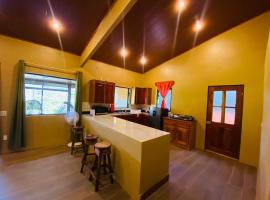 哥斯达黎加彩虹谷山林小屋，位于蒙泰韦尔德哥斯达黎加的住宿