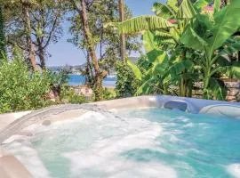 Beautiful Home In Supetarska Draga With Jacuzzi