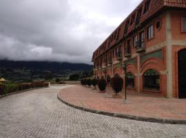 Hotel Evergreen，位于Aposentos的酒店