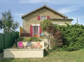 3 Bedroom Nice Home In Lahitte Toupiére，位于Lahitte-Toupière的酒店