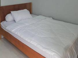 Kai Homestay Near Anyer Beach RedPartner，位于Kareo的酒店