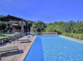 Cozy Home In Saignon With Private Swimming Pool, Can Be Inside Or Outside，位于赛尼翁的别墅