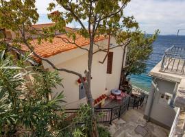 Beautiful Apartment In Starigrad With Wifi，位于斯塔里格勒的酒店