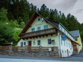 Gasthof Kirchenwirt，位于Heilbrunn的酒店